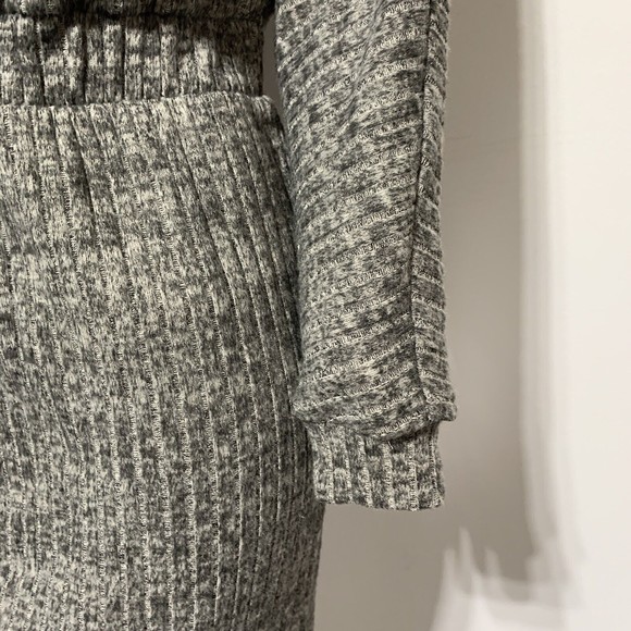 FLORET STUDIOS Sweater Dress Midi Ribbed Cutout Back Long Sleeve S SMALL NWT - Picture 4 of 13